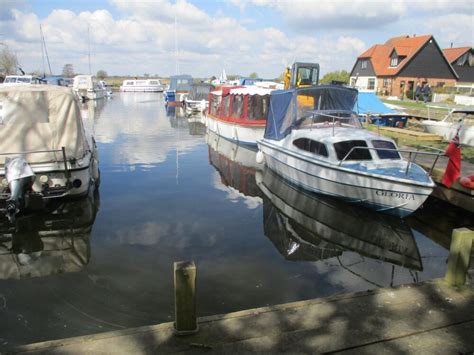 River Thurne walk and dog-friendly pub, Norfolk - Driving with Dogs