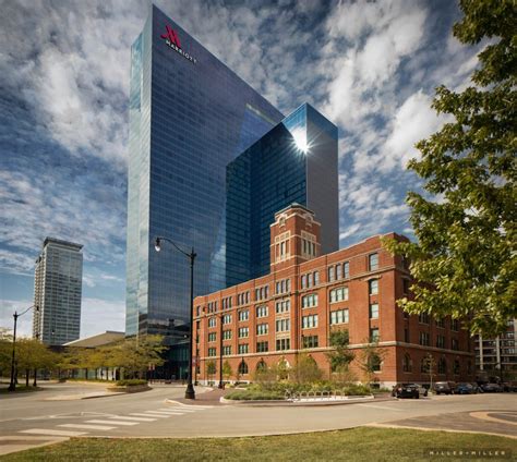 Photography of Marriott Marquis Chicago Hotel Skyscraper - Chicago ...