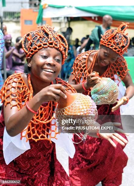 14 Dynasty And Divinity Ife Art In Ancient Nigeria Stock Photos, High ...