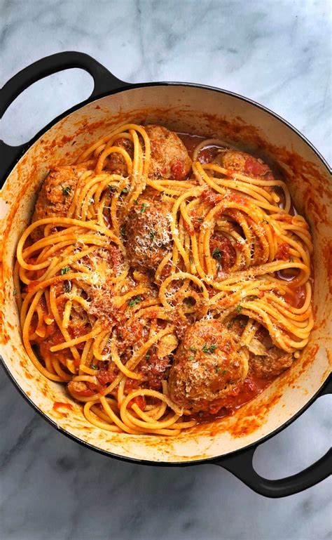 Delicious Classic Spaghetti with Meatballs