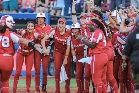 No. 1 Oklahoma dominates No. 14 Texas in 16-1 victory in the WCWS ...