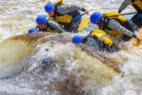 Huge White Water Rafting in the Ottawa River | The Planet D