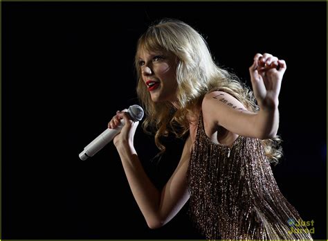 Taylor Swift: Perth Concert Cutie! | Photo 462481 - Photo Gallery ...