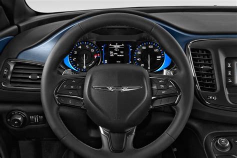 2015 Chrysler 200: 76 Interior Photos | U.S. News