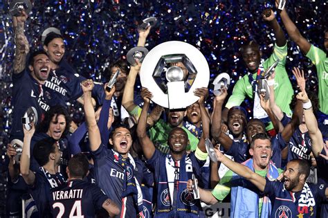 Ligue 1 Trophy : PSG crowned Ligue 1 champions as season ended amid ...