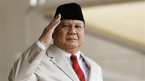 Hormat Prabowo untuk Tenaga Medis yang Berjuang Saat Lebaran