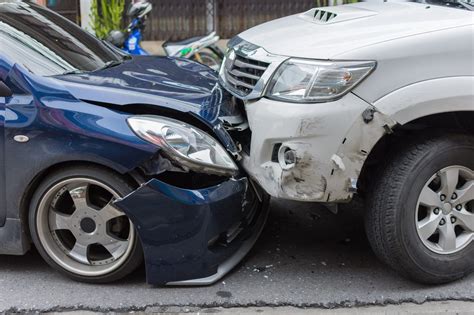 Descobrir 69+ imagem accidentes de carros grandes - Viaterra.mx