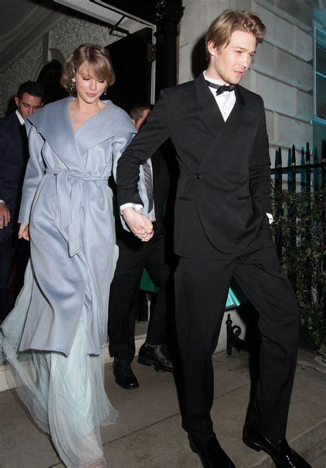 Joe Alwyn, Taylor Swift Hold Hands After ‘Cats’ Premiere in NYC