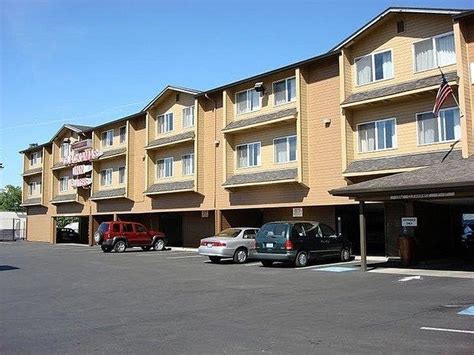 CLACKAMAS INN & SUITES - Updated 2024 Reviews, Photos & Prices