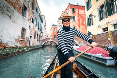 Venice Gondola Rides: How To Rent One (Plus Some History)