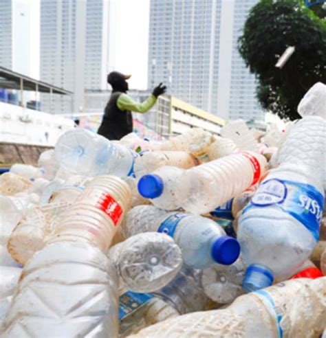 Indonesia Hasilkan 11.600 Ton Sampah Botol Plastik di Awal 2021 ...