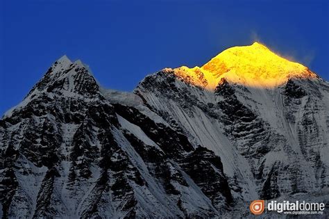 Sunlight hiting on top of Mount Dhaulagiri. At 8167m, Dhaulagiri is ...