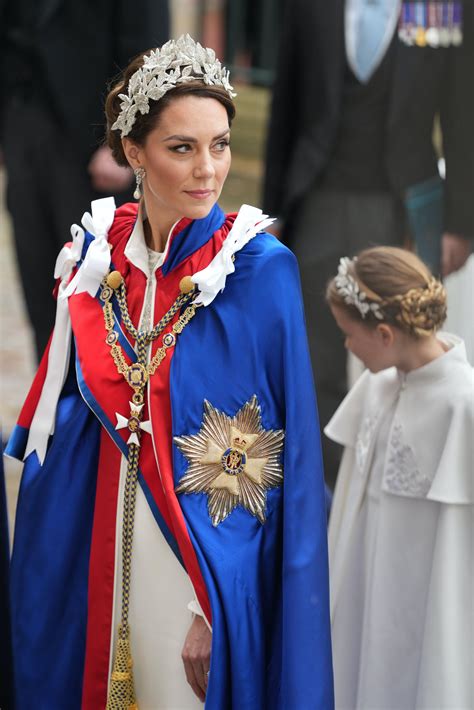 I gioielli di Kate Middleton per l'incoronazione, l'omaggio a Diana e Elisabetta II