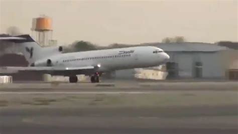 Boeing 727 Landing Without Front Gear (Wheel) - YouTube