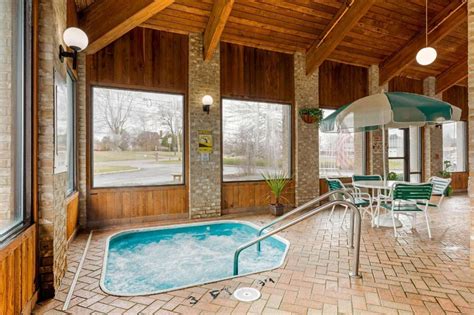 Best Hotels With Hot Tub In Cleveland, Ohio | Trip101