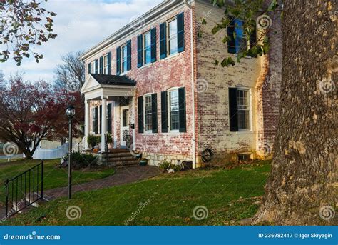 Architecture of Historic Downtown Charles Town , West Virginia ...