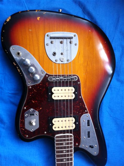 Photo Fender Kurt Cobain Road Worn Jaguar : Fender Kurt Cobain Jaguar - 3-Color Sunburst ...