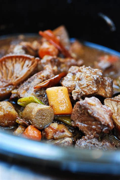 Sataejjim (Slow Cooker Braised Beef Shank) - Korean Bapsang