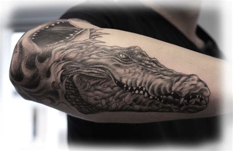 love this | Crocodile tattoo, Alligator tattoo, Tattoo designs men