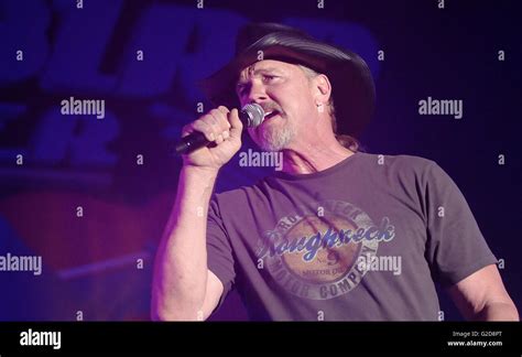 Daytona Beach, Florida, USA. 27th May, 2016. Country singer Trace Adkins performs at the Country ...