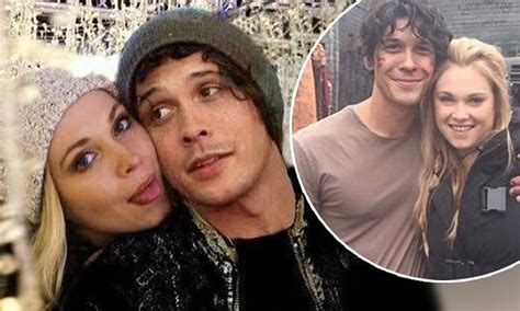 The 100 co-stars Eliza Taylor and Bob Morley announce they're MARRIED | Daily Mail Online