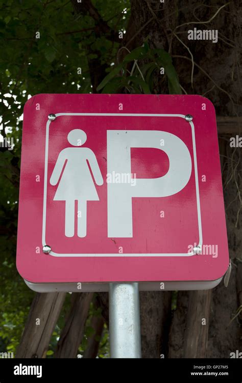 Reserved parking signs hi-res stock photography and images - Alamy