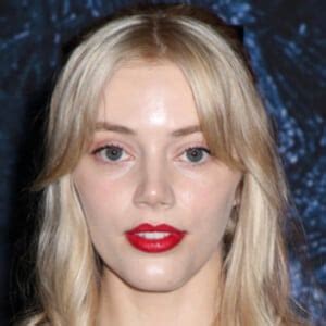 Grace Van Dien - Age, Family, Bio | Famous Birthdays