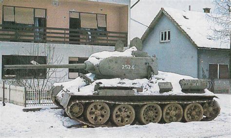 Armorama :: T -34 in the bosnian war | Croatian tanks, Military vehicles