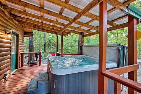 Serene Broken Bow Cabin w/ Hot Tub + Fire Pit | Evolve