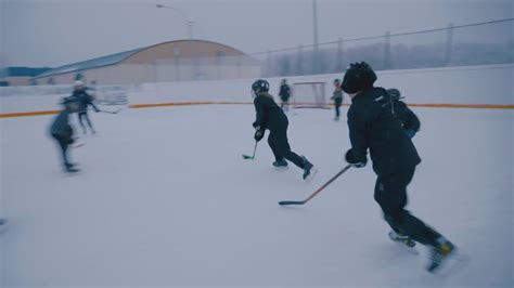 Outdoor hockey club film features Moosomin, Sask.'s outdoor rink - YouTube