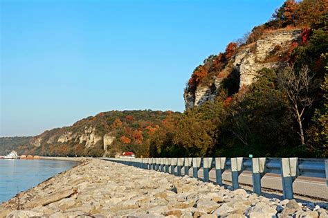 Sunday morning drive to Pere Marquette State Park at sunrise on the Great River Road, Alton ...