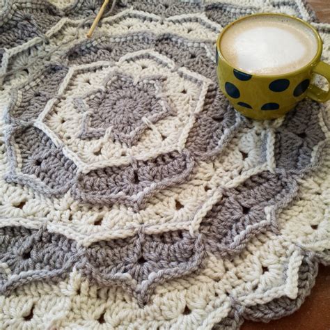 Concentric Circles Crochet Blanket | Madlandia