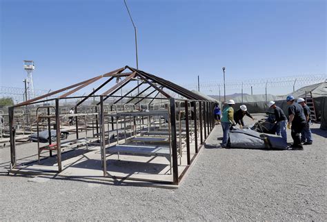 Crews begin dismantling Joe Arpaio's controversial "Tent City" complex in Arizona - CBS News