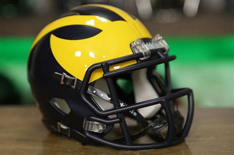 Michigan Wolverines Riddell Speed Mini Helmet – Green Gridiron, Inc.