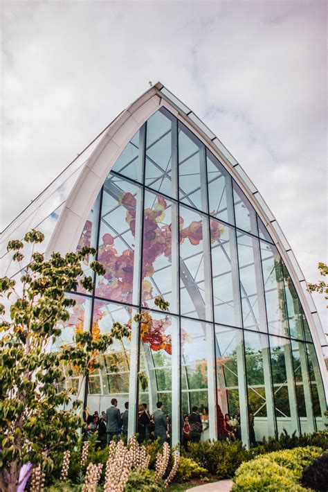 Amy and Jeremy's American-Chinese wedding at Chihuly Garden and Glass : Best Seattle Wedding ...