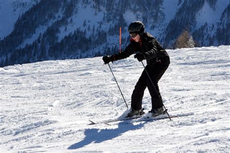 15 Common Beginner Skier Mistakes [& How to Avoid Them] | New To Ski