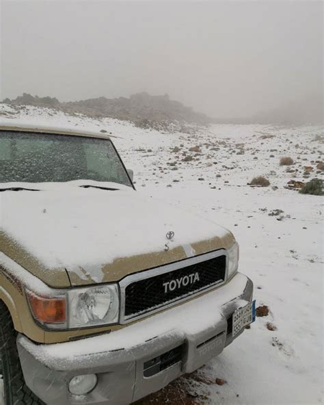 Snow in SAUDI ARABIA: Shock footage shows weather phenomenon strike ...