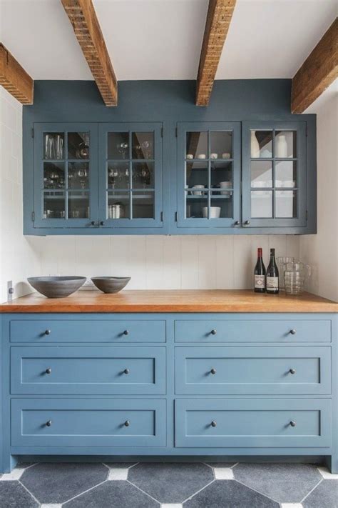 Blue kitchen cabinets – eye-catching designs in a variety of styles