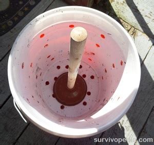 DIY: How to Make a Bucket Clothes Washer | Survivopedia