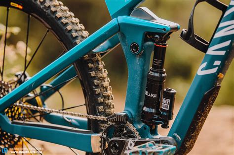 First Ride Review: Canyon Strive 2019 – large 29" wheels and a new ...