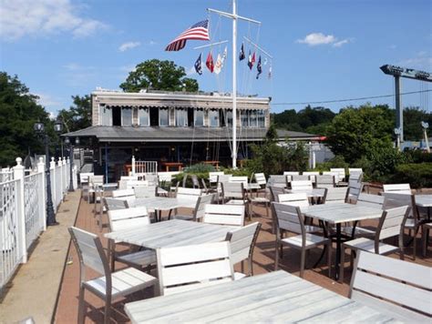 New Tarrytown waterfront restaurant opens with a bang