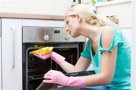 How To Clean a Filthy Oven easy and fast