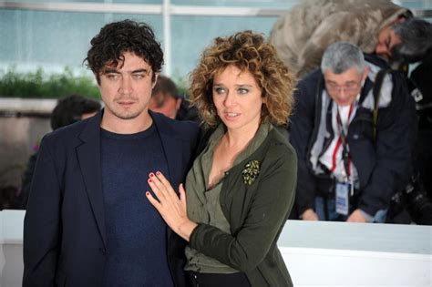 Valeria Golino e Riccardo Scamarcio sposi | Giornalettismo