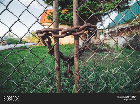 Iron Rusty Chain-link Image & Photo (Free Trial) | Bigstock