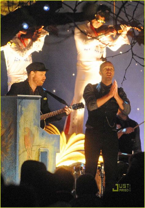 Coldplay: 'Christmas Lights' Video Preview!: Photo 2498759 | Chris Martin, Coldplay Photos ...