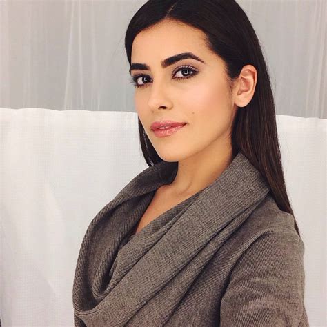 Fall inspired makeup / sleek hair / Sazan Barzani