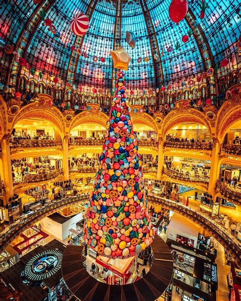 Paris, sapin de Noel 2017 at Galeries Lafayette♠ photo by (@ryadoug) su ...