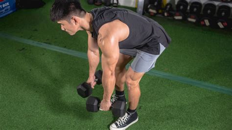 How to Do the Dumbbell Deadlift for Size and Strength - Breaking Muscle