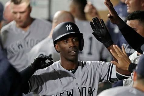 Phillies finalize deal with Andrew McCutchen