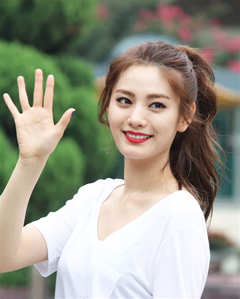 Nana (entertainer) - Wikipedia